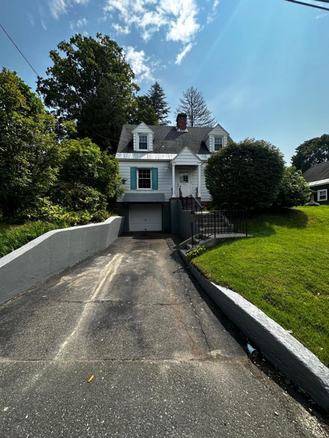 Cute Cape Cod Style Home Pittsfield Esterno foto